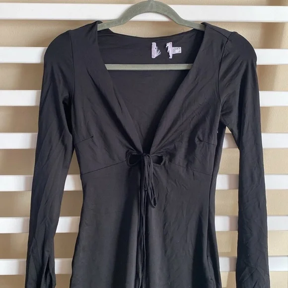 NWOT Princess Polly Long Sleeve Low Cut Fitted Black Mini Dress Size 4 - Picture 2 of 8